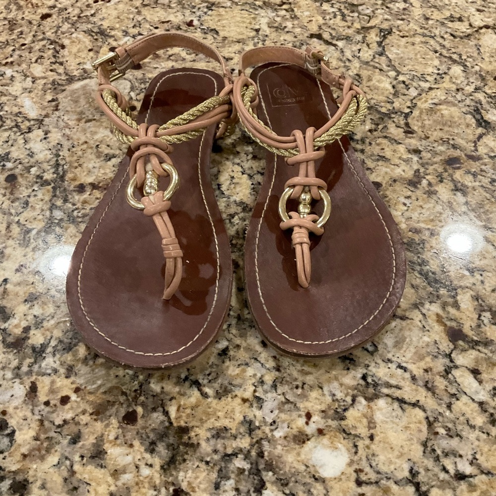 DV FLIP FLOPS Size 8